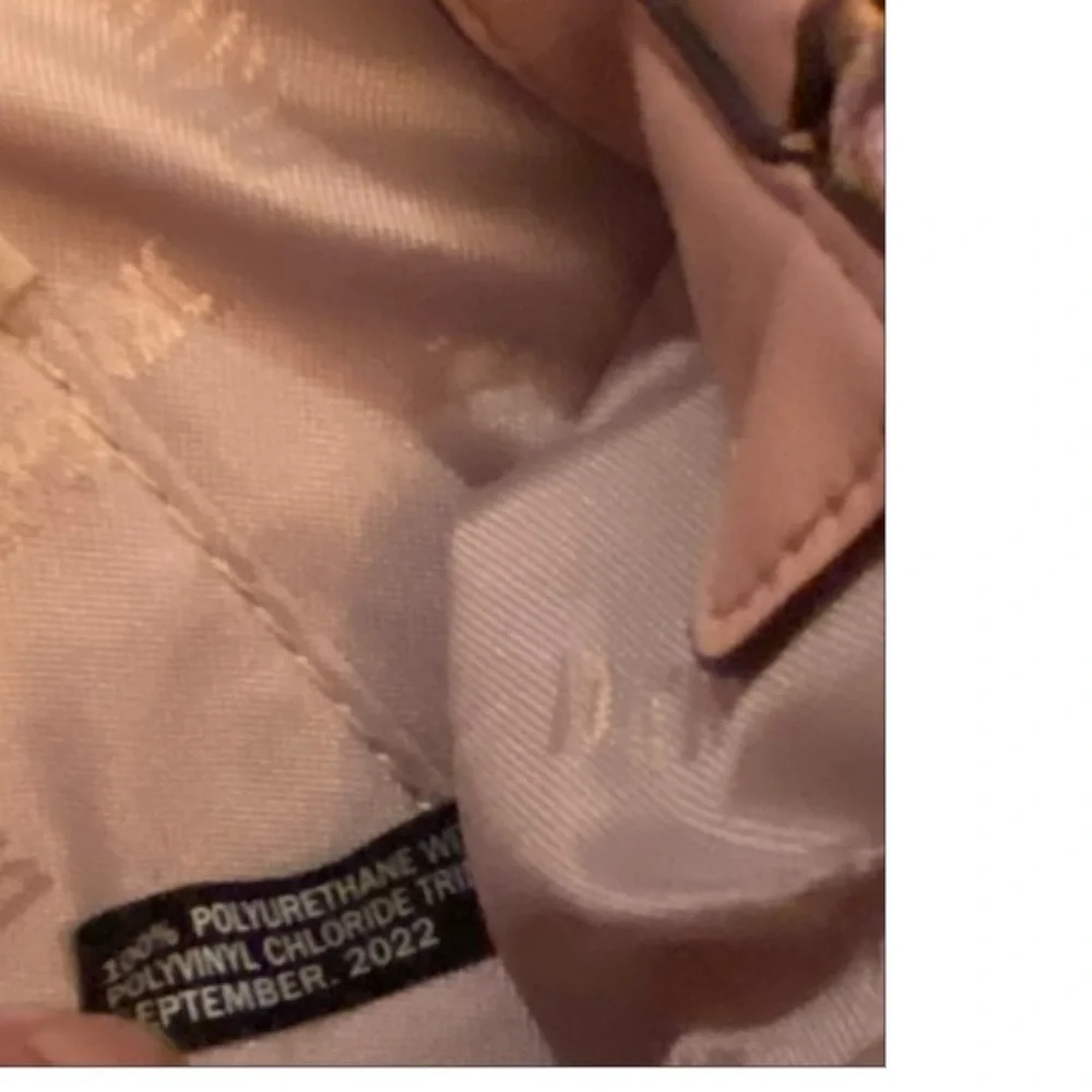 EUC DKNY Peyton Camera Bag in Rose Water Pink